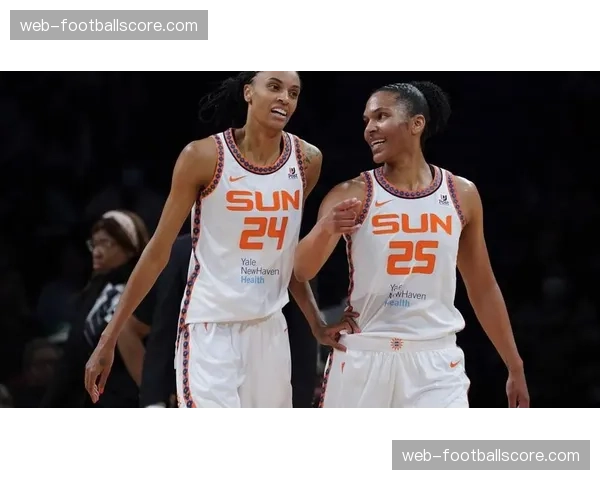 双胞胎姐妹花:康涅狄格太阳队的邦纳姐妹谈同场竞技 双胞胎姐妹花:康涅狄格太阳队的邦纳姐妹谈同场竞技