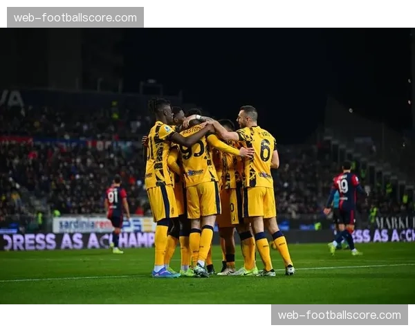 瞬间聚焦:卡利亚里门将扑出点球后,指挥队友迅速布置人墙 瞬间聚焦:卡利亚里门将扑出点球后,指挥队友迅速布置人墙